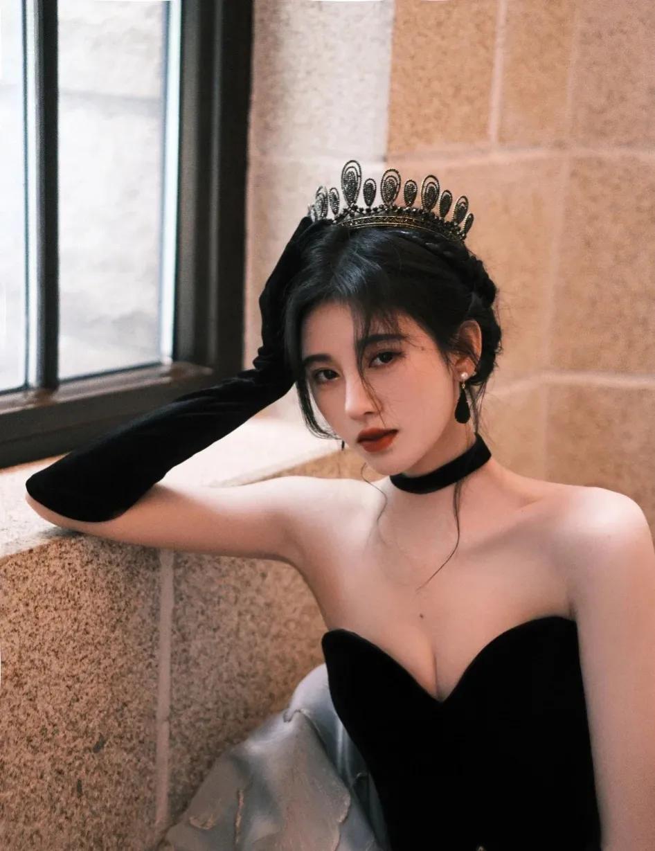 同样是浪漫迷人的“赫本风”，哪一位女星让你最惊艳？