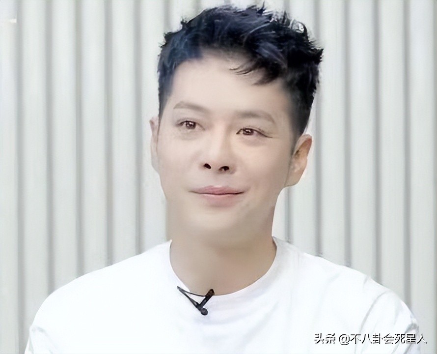 内娱新晋“发面馒头”，肿胀僵硬没眼看，让动脸前辈们自愧不如