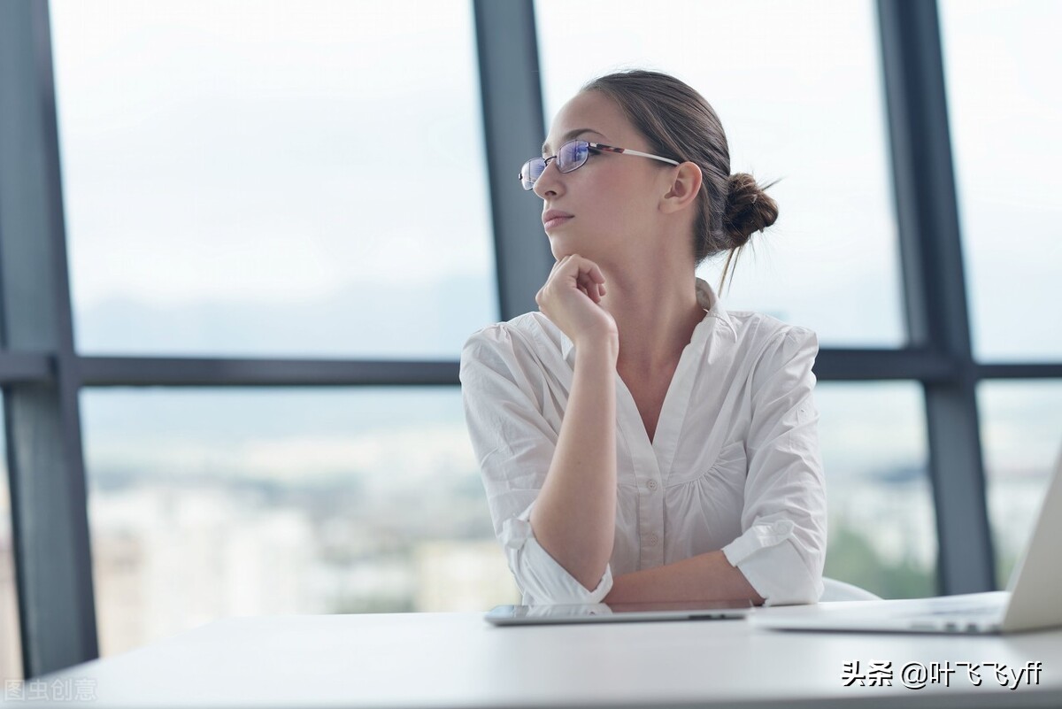 女人有尊严的活法：生活自律，兜里有钱