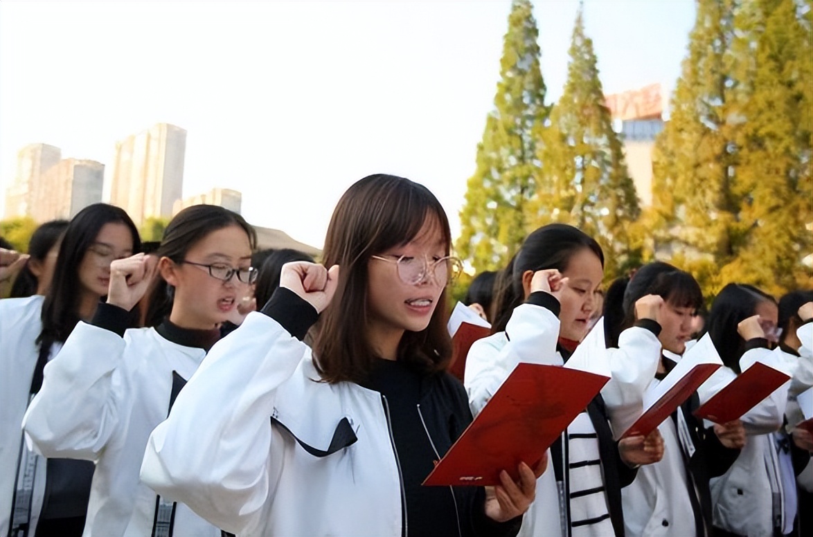 高考“良心专业”评析，师范专业受追捧，前途不比计算机差