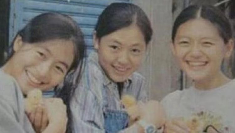 小s晒合影为16岁长女庆生，并自曝16岁时已谈过多次恋爱很得意