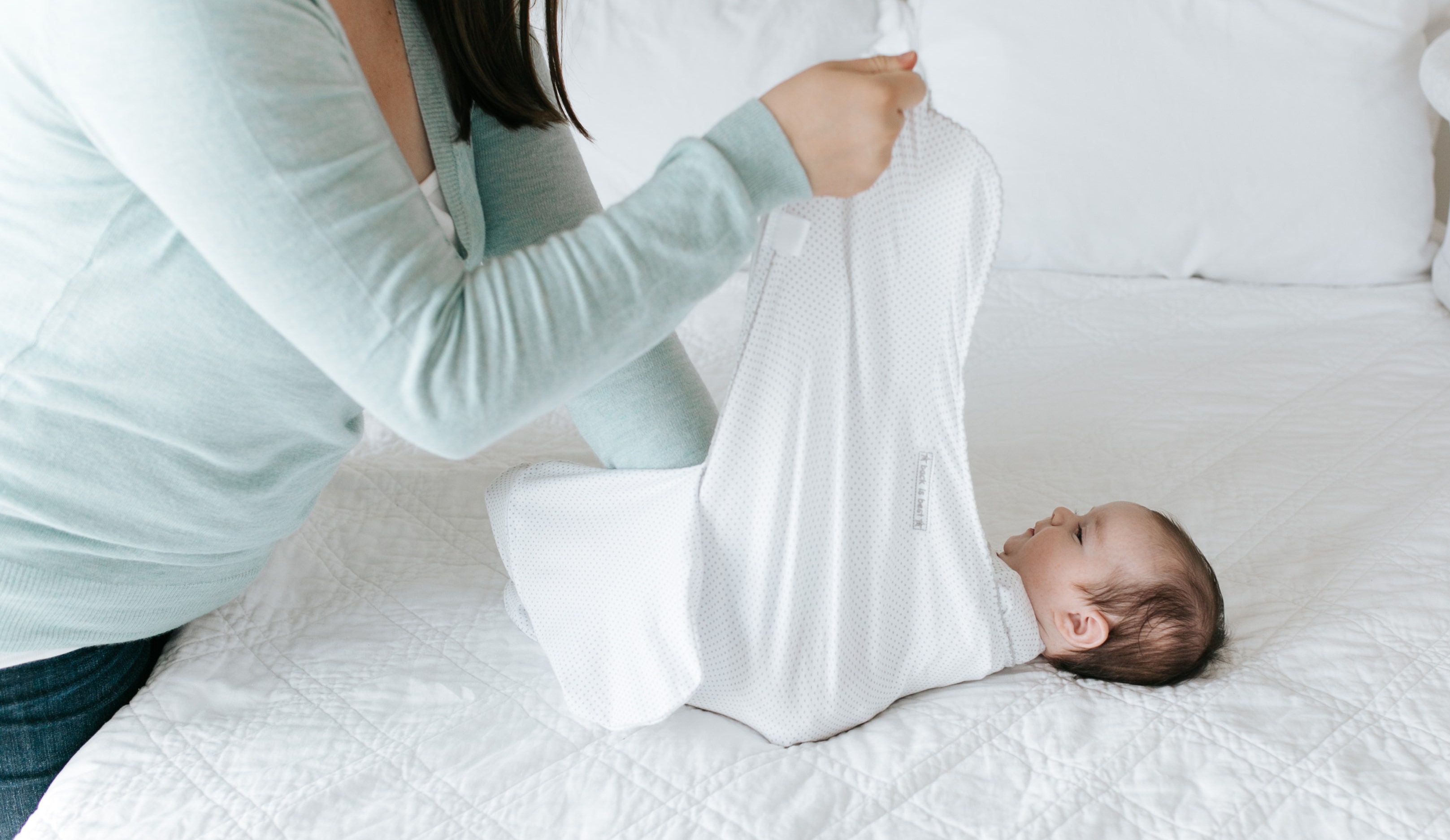 婴儿睡觉要不要戴帽子（新生儿晚上怎么盖被子）幼儿百科魔术铺