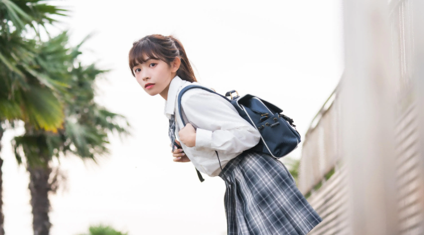 同样是演学生，把张柏芝、赵丽颖和吴倩放在一起，美得各有千秋