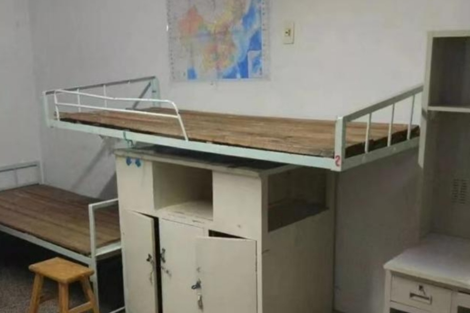 为了“迎接新生”，各大学晒出研究生宿舍环境图，网友：不如不晒