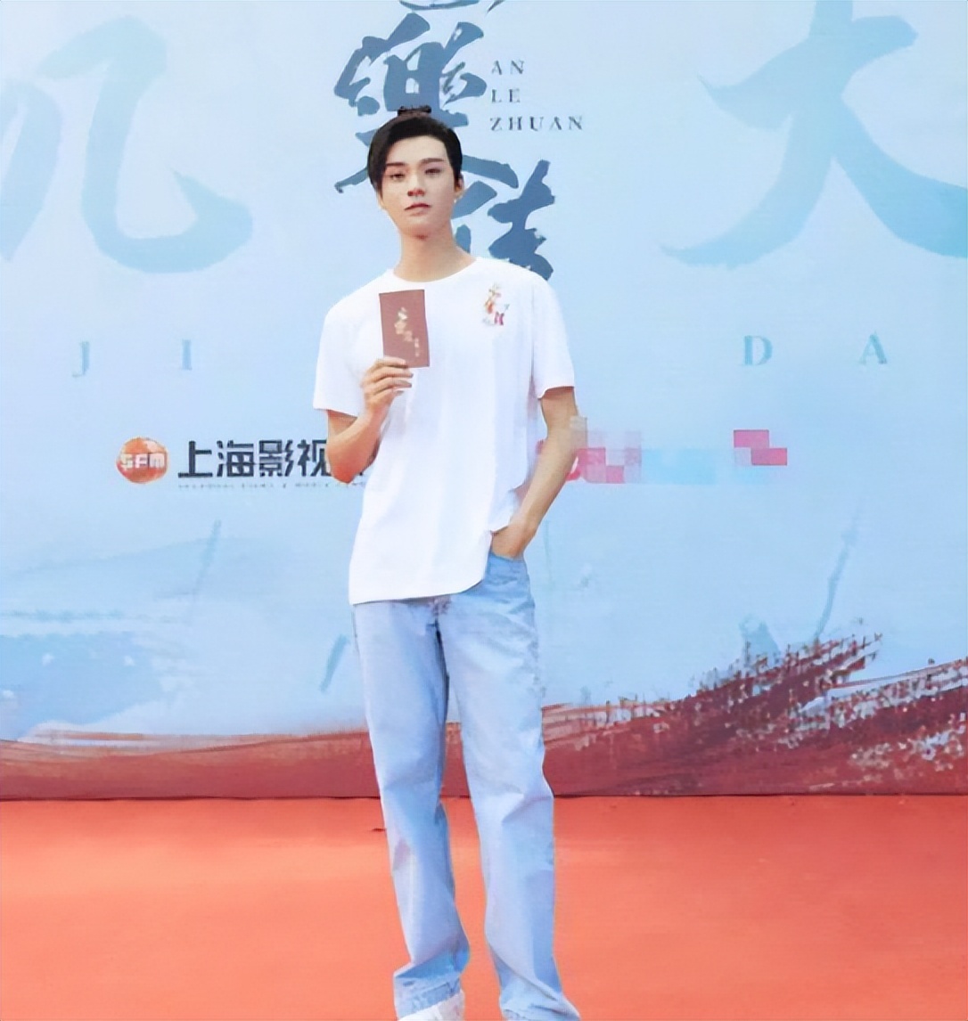 身高超185的10位男星，个个“鹤立鸡群”，不用自欺欺人谎报身高