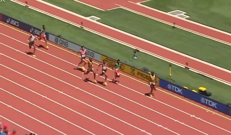 世锦赛激情一战!长跑之王万米夺金:最后100米疯狂冲刺跪地庆祝