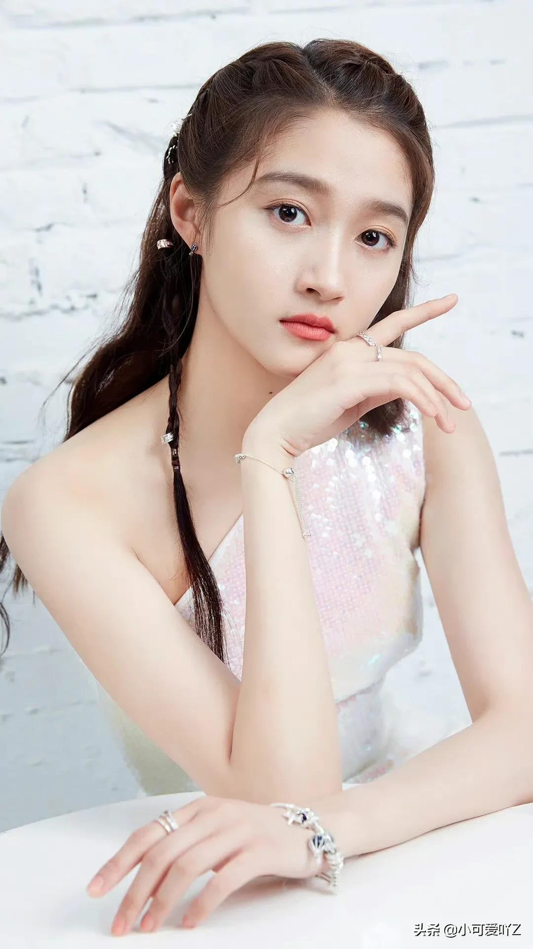 关晓彤美丽装扮图片