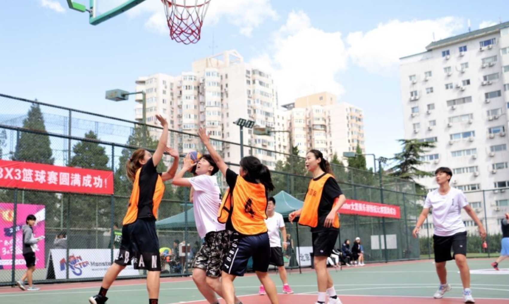 如何看待哈尔滨一职业技术学院女生厕所产子？