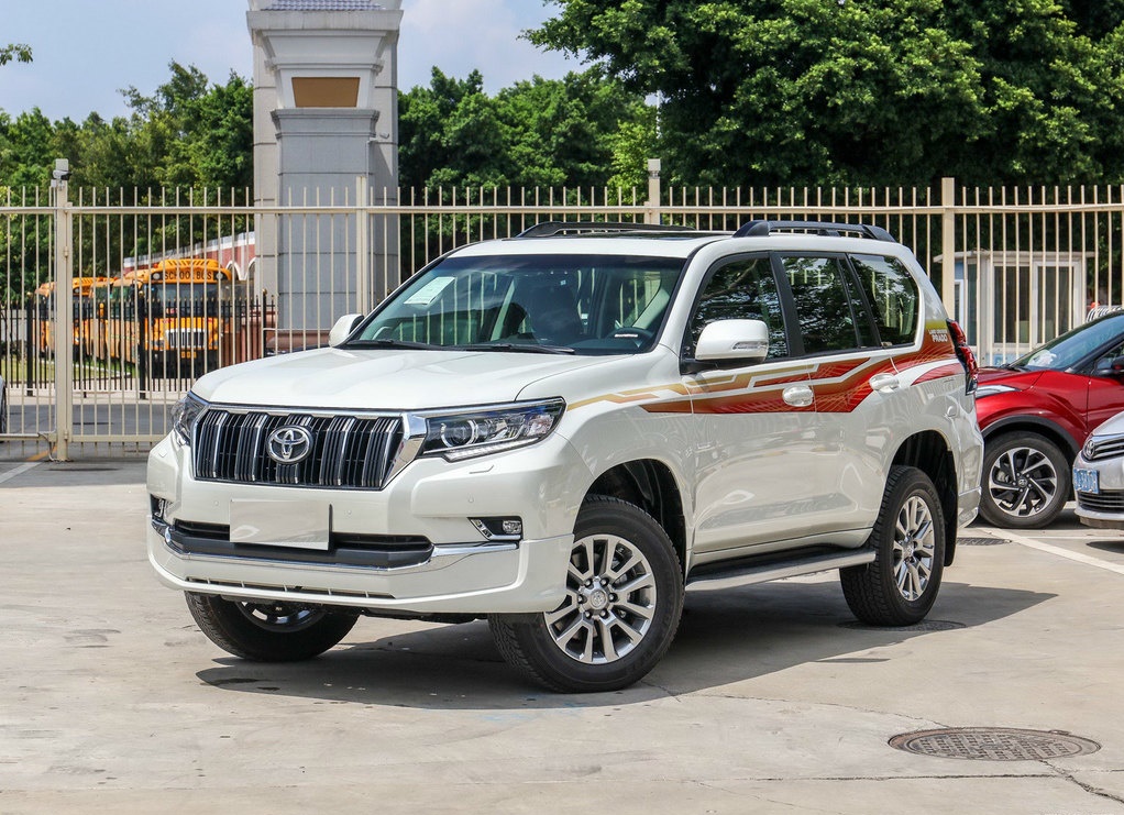 2022新款丰田霸道要回归!换装2.8t混动预售32.8万,外观霸气十足