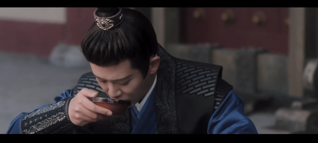 #任嘉伦#道具组很用心，碗都是烂的