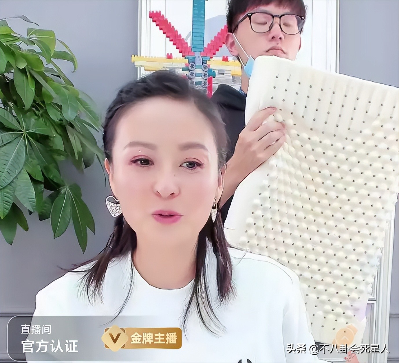 直播4小时1400万、一幅字4.5万，过气明星花样捞金，个个能赚