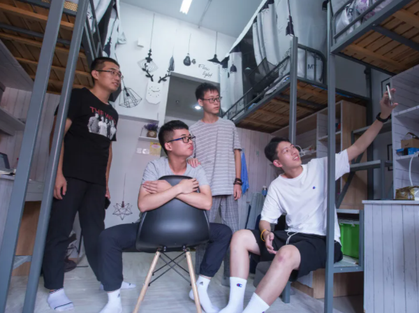 南开大学“人性化宿舍”惹争议，大学生自选室友，有结婚证能同住