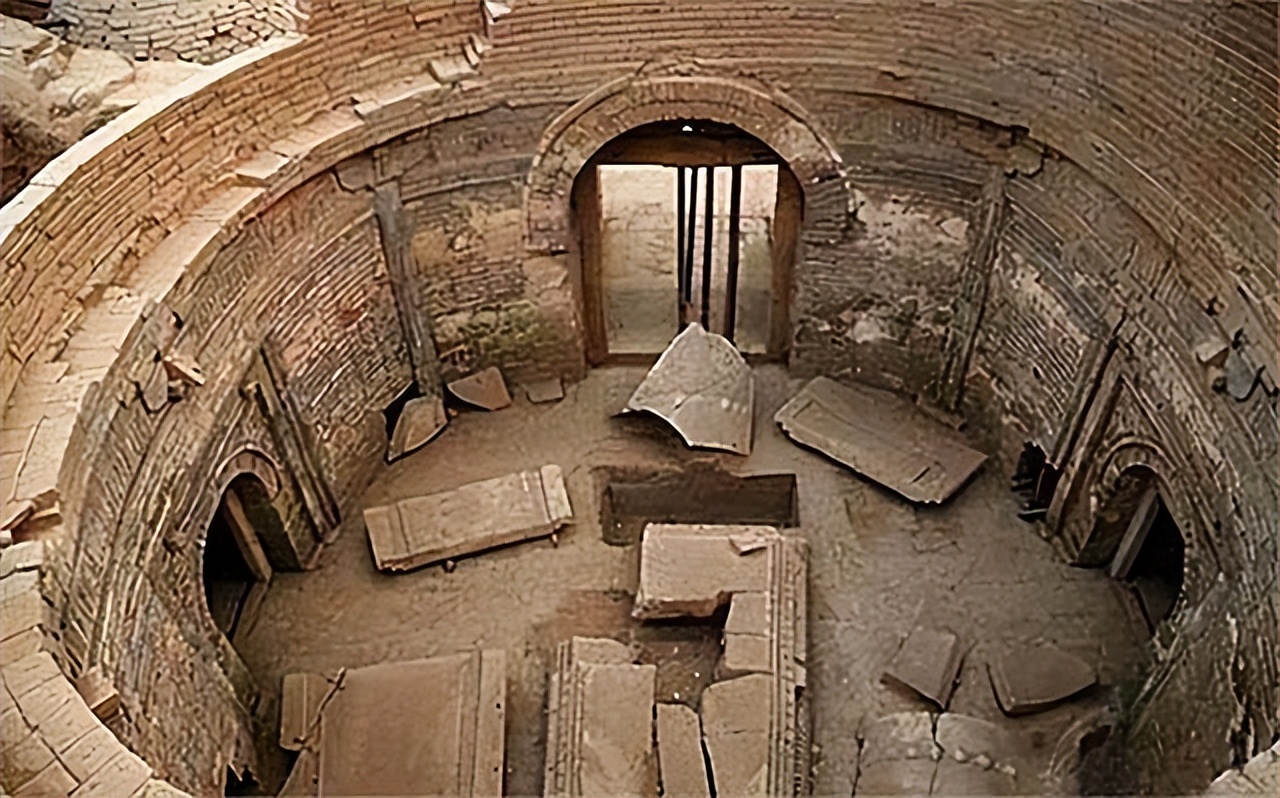 年),随着木兰秋围"不法祖德,不尊上训"的皇太子胤礽被废除太子之位