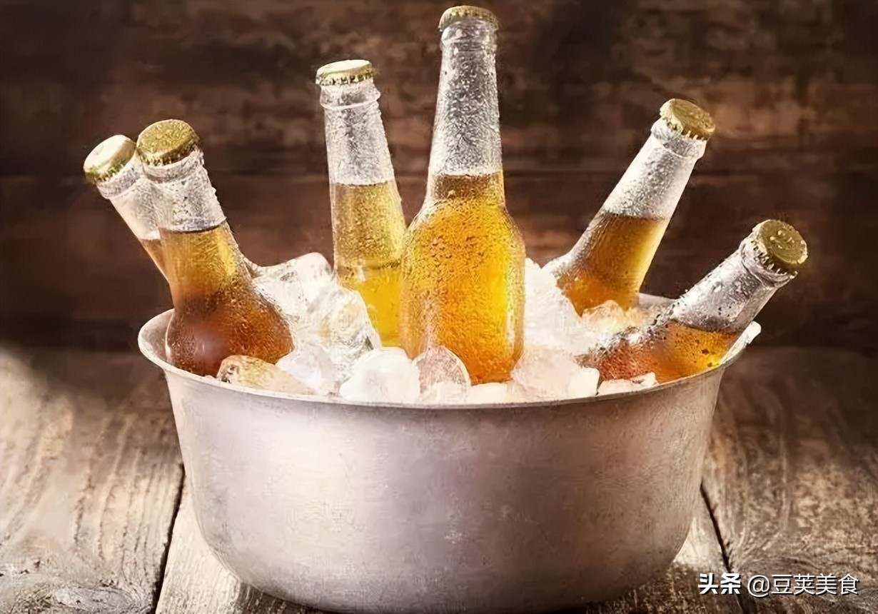 夏天到了，到底該喝啤酒還是白酒？原來區別很大，弄懂再喝益處多