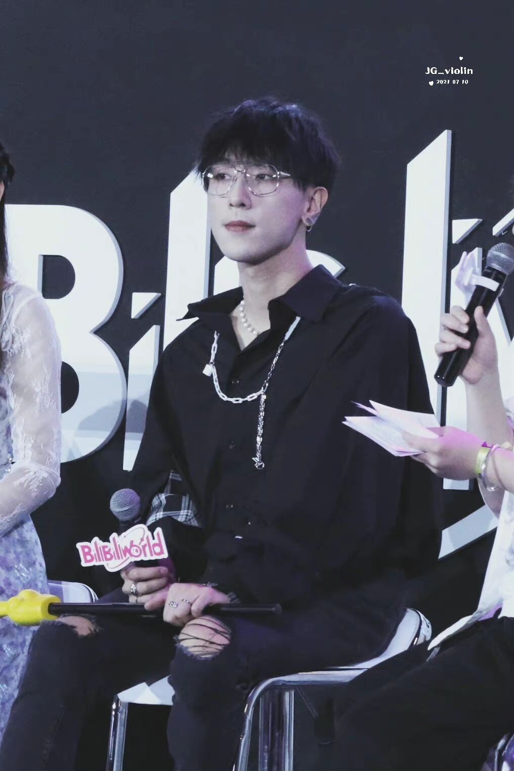 看到cv景向谁依的颜值，网友直言：哥哥可以直接出道了