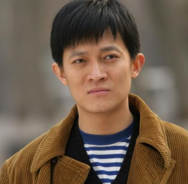 “自带悲剧脸”的8位男星，五官凑在一起，演什么都很丧，怎么救