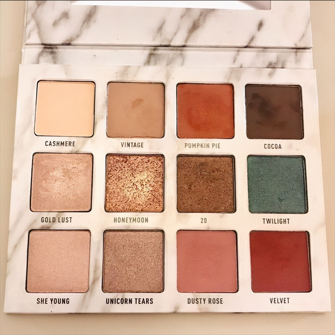 有哪些适合大学生新手的平价好用眼影盘？