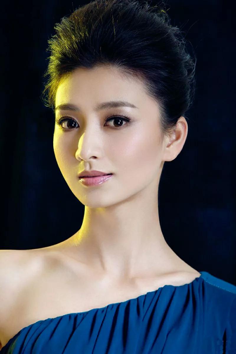 斓曦：清纯唯美，温婉可人，气质独特