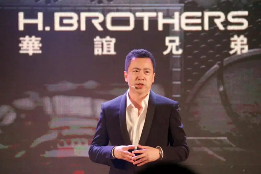 华谊王氏兄弟两人，挥金如土时有多辉煌，人走茶凉后就有多落魄