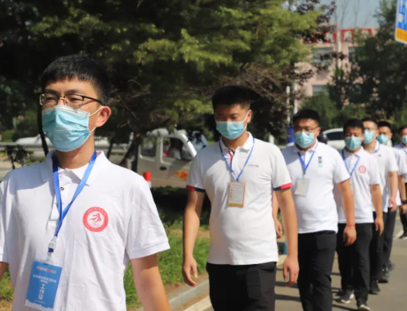 山东某“专本混合”高校，大学生过得“水深火热”，泡面也吃不起