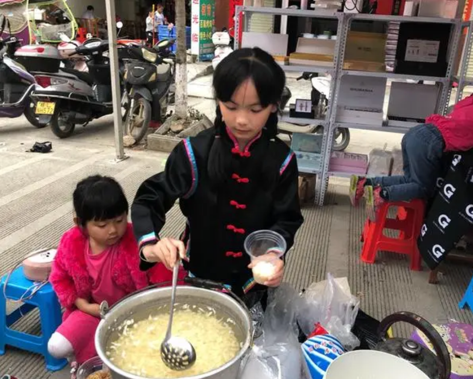 27岁美女在广州有多栋楼，每天拿着笔记本收房租，如今怎样？