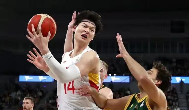 为什么男篮后卫很少去nba(不吹不黑！中国男篮后卫组织混乱，是失败最大的软肋)