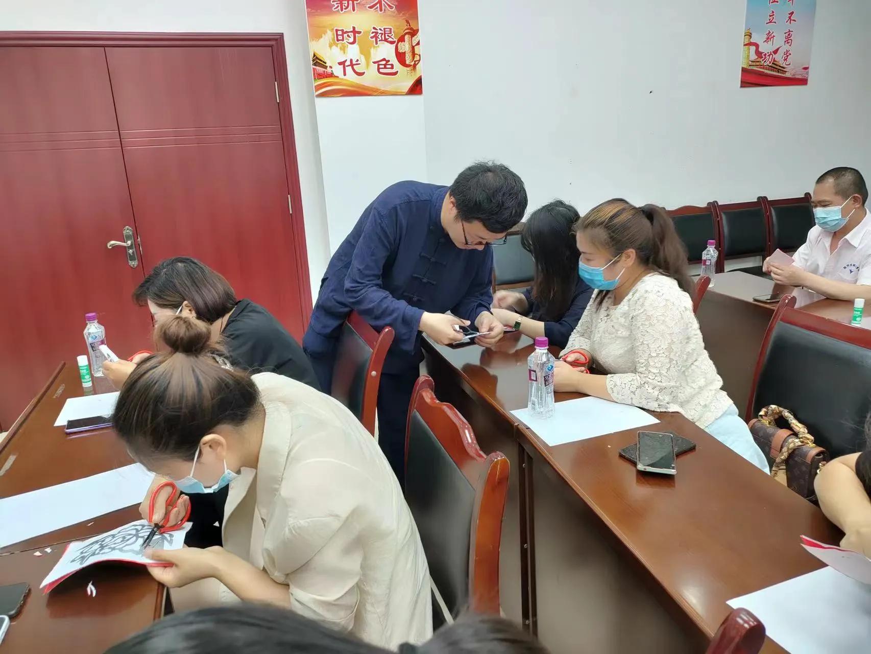 经开区靖民镇：非遗剪纸助力禁毒宣传