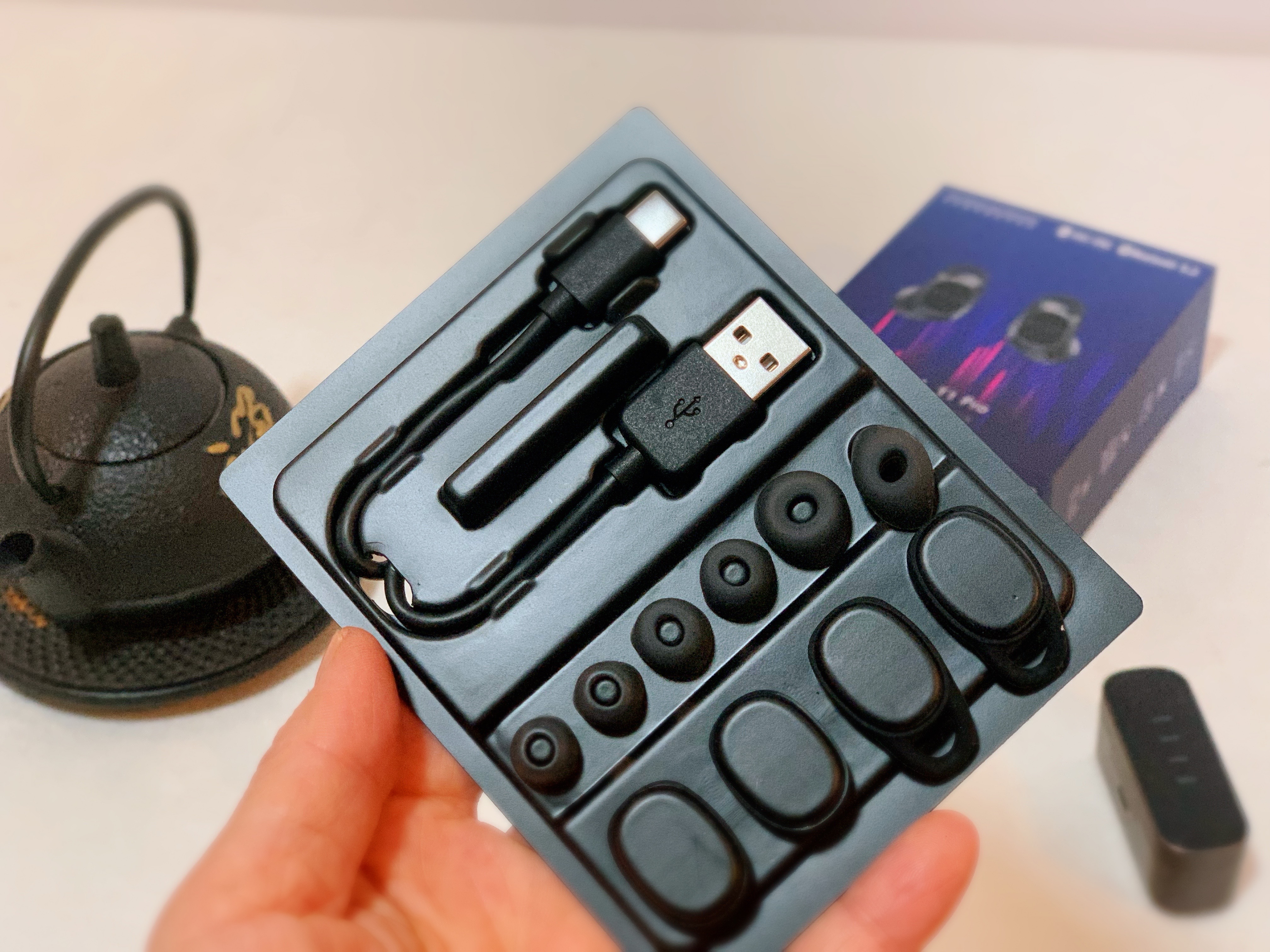 外出旅行我就喜欢戴着它，主动降噪真无线，佩戴舒适音质超好