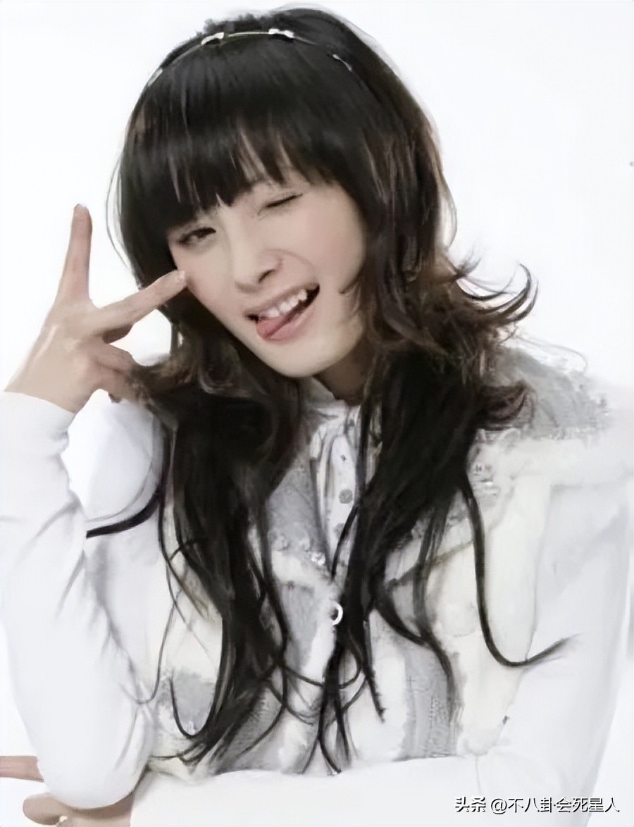 明星的早期照片，谢霆锋土，杨颖非主流，都是“黑历史”