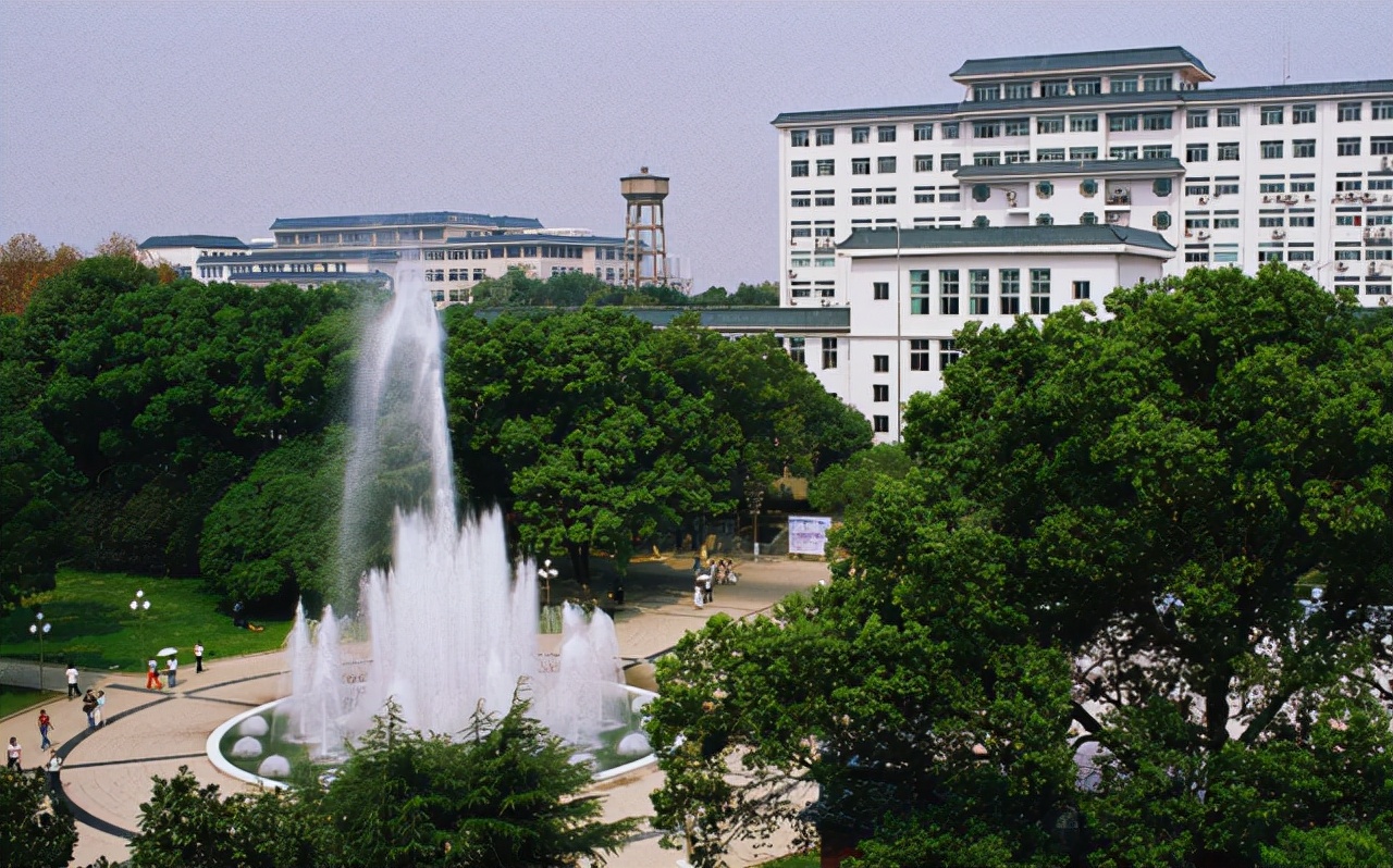 湖北省高校排名出炉：武汉大学重返榜首，华中师范大学表现优异