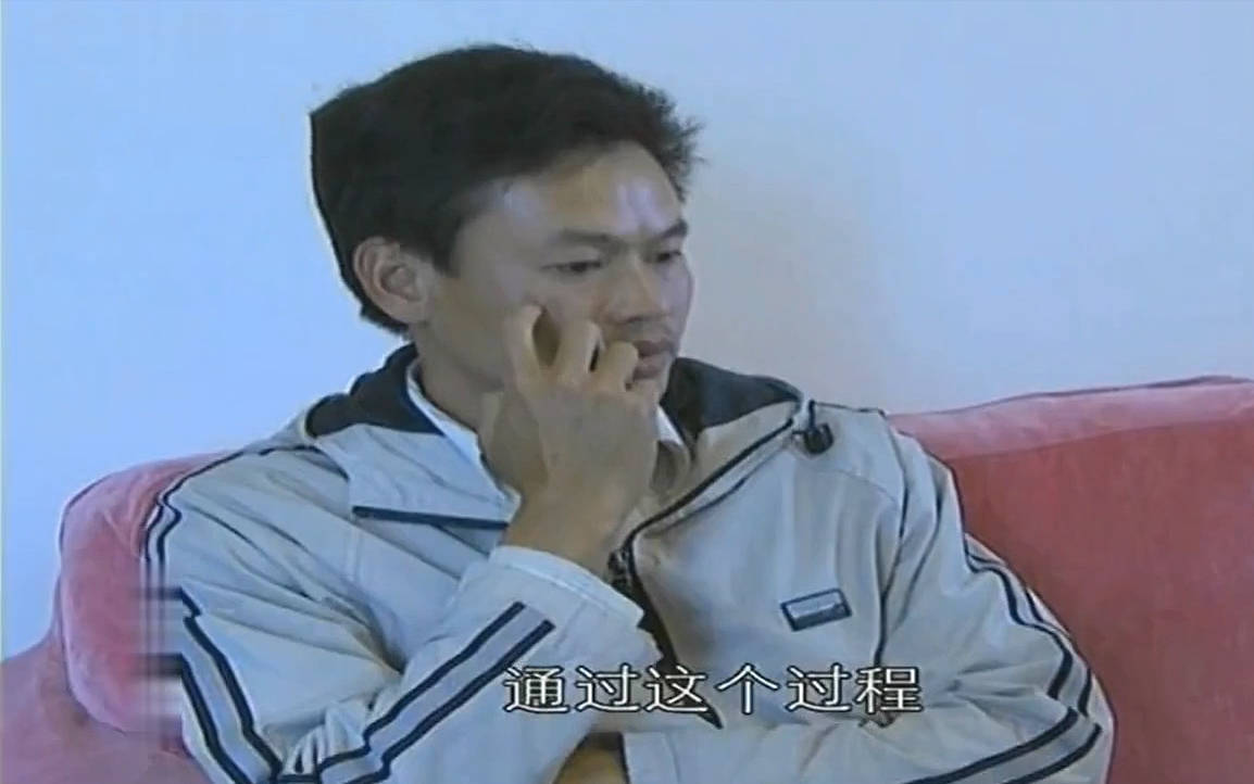 广东男子高考落榜，在家“悟道”20年，其母痛哭下跪：找个班上吧