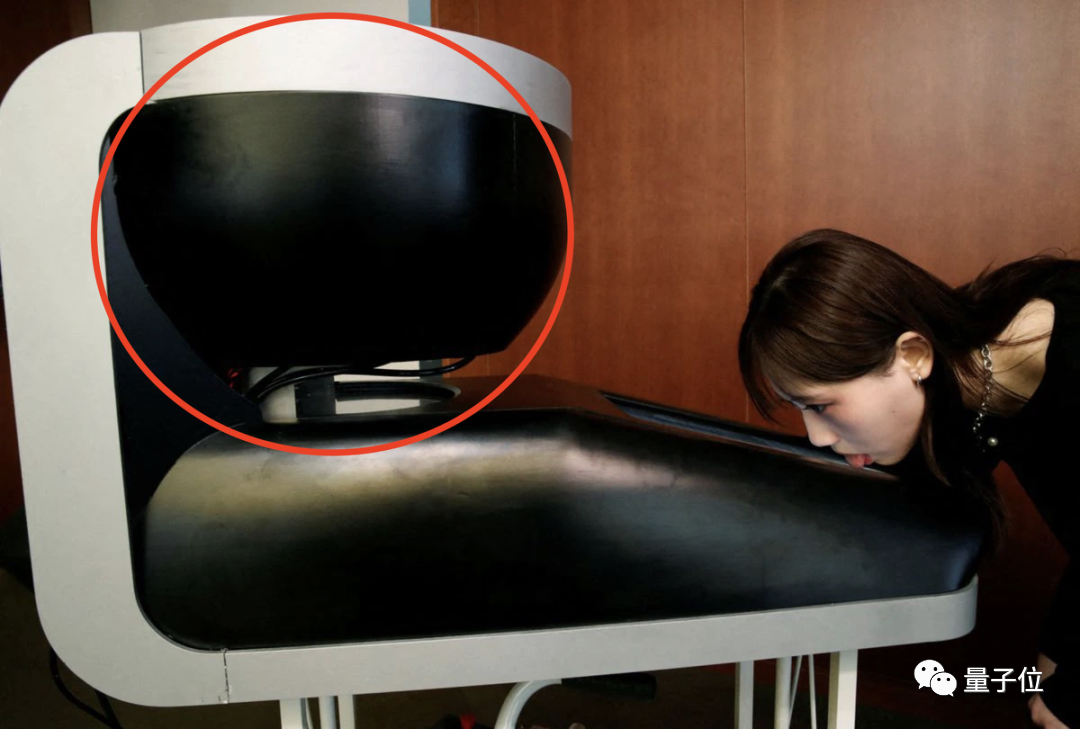 日本教授发明增咸筷子，少盐食物也有滋味！曾发明舔屏尝味电视