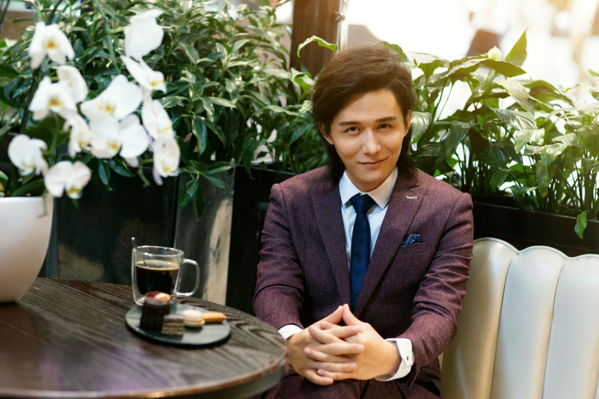 秦岚主演的电视剧《她只是不想输》正式开机，都有哪些演员参演呢