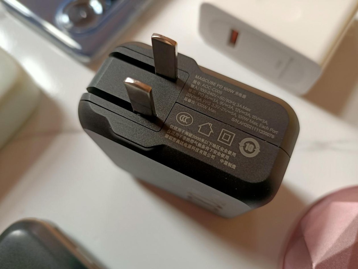 Aohi Magcube 100W氮化镓|饼干大小的100W快充，让你工作生活两不误