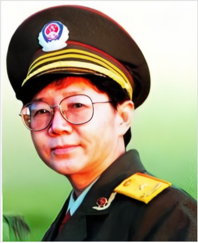 杨俊生：爸爸是上将，她却为了17辆车，甘愿把自己喝倒