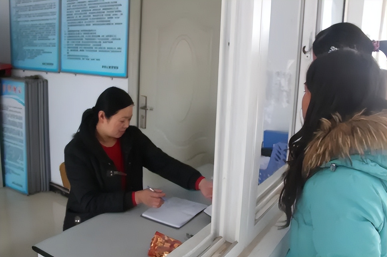 高校宿舍试行“男女混住”，女生家长担心不已，校方回应引争议