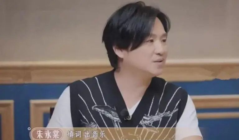 《古惑仔》3人组再聚，早已忘却当年恩怨，陈小春开口叫“大哥”