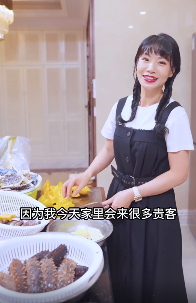 千万网红花半个月炖鲍鱼，只为招待一众港星，关礼杰骆达华很尽兴