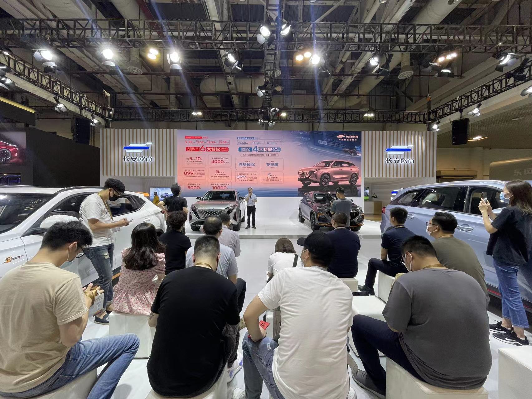 欧尚Z6全国门店迎首批“体验官”检阅汽车机器人