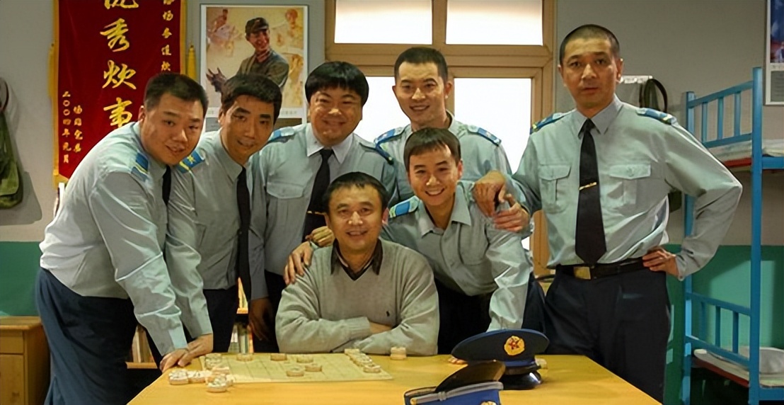 “李大嘴”姜超，相亲20次娶胖妻，38岁才得子，蜗居生活也幸福