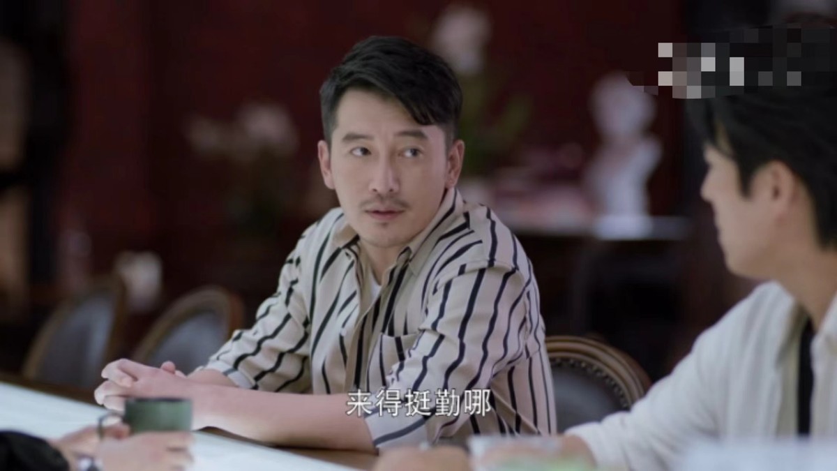 好友到幕后boss，靳东看到王梓权真的不会跳戏吗？