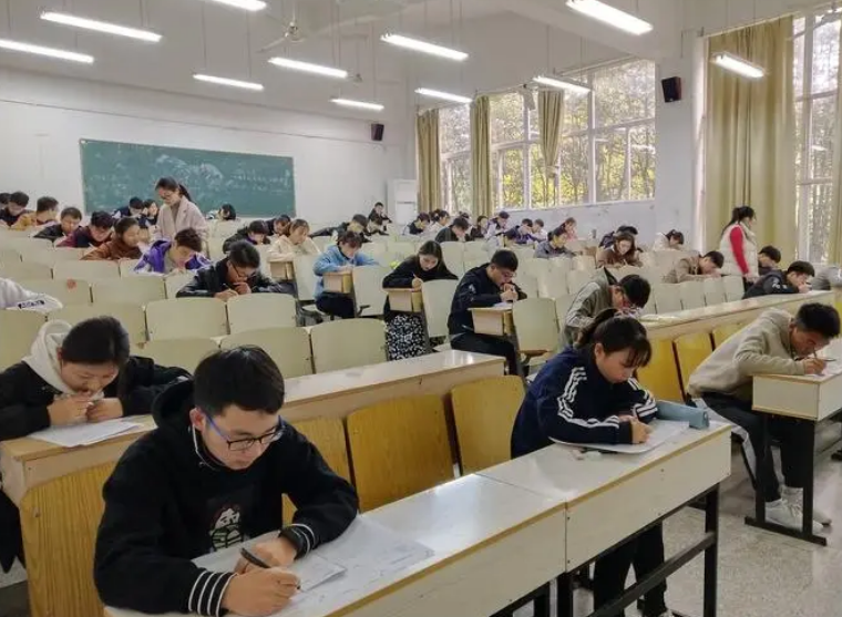 四六级名额要靠“抢”？不仅如此，对于报考资格学校也有了新规定