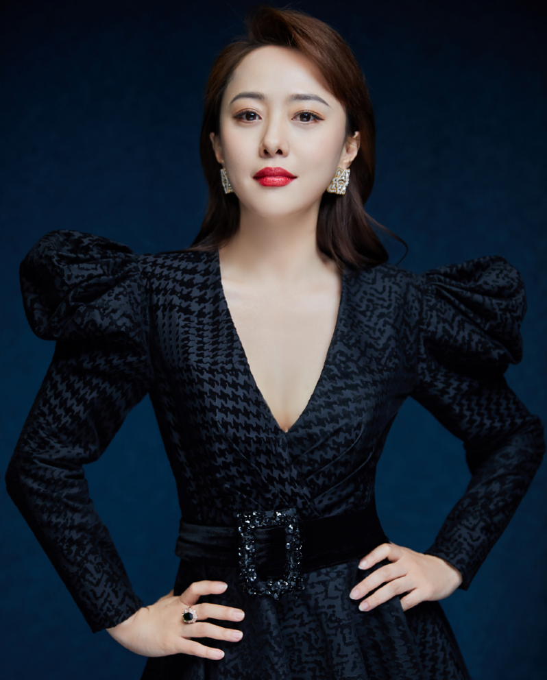 刘园园：逼婚大12岁央视名嘴，携2岁女儿办婚礼，如今过得怎样？