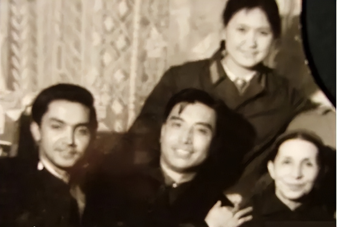 李双江长子李贺：弟弟李天一入狱后，他不计前嫌照顾父亲和继母