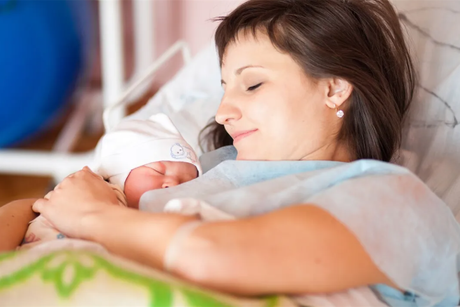 刚出生婴儿吃撑表现(哺乳期到底要不要忌口) - 乐宝宝贝
