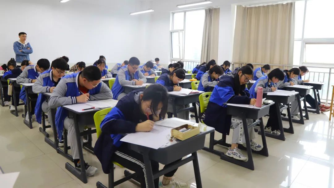 期中考试 | 同学，你认真答题的样子闪闪发光