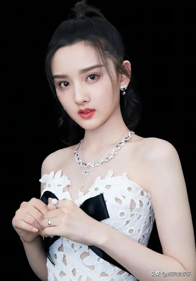 宋祖儿，清纯甜美，漂亮可爱