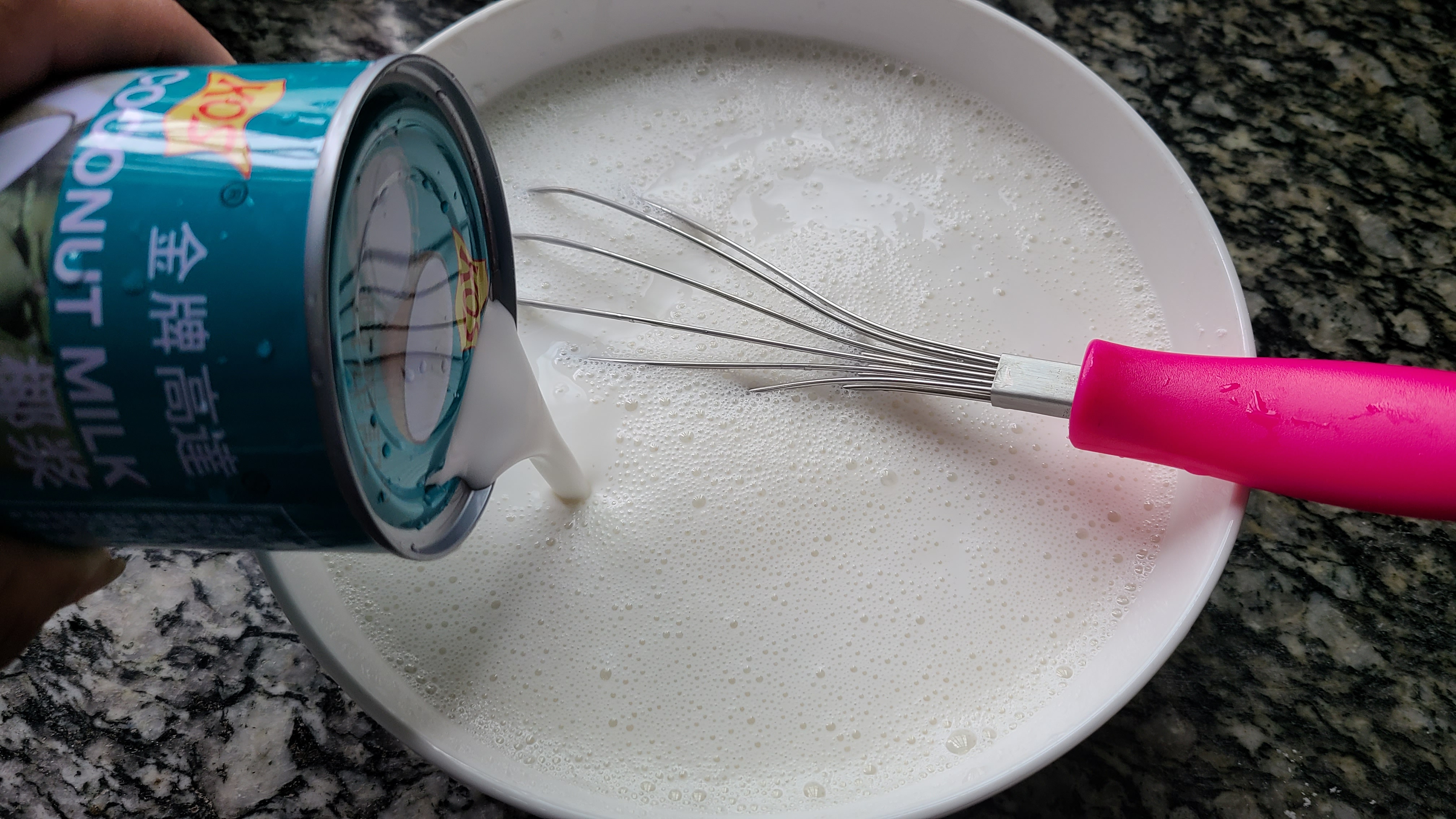 千层糕是出了名的广东美食，软糯Q弹香味浓，好吃又简单