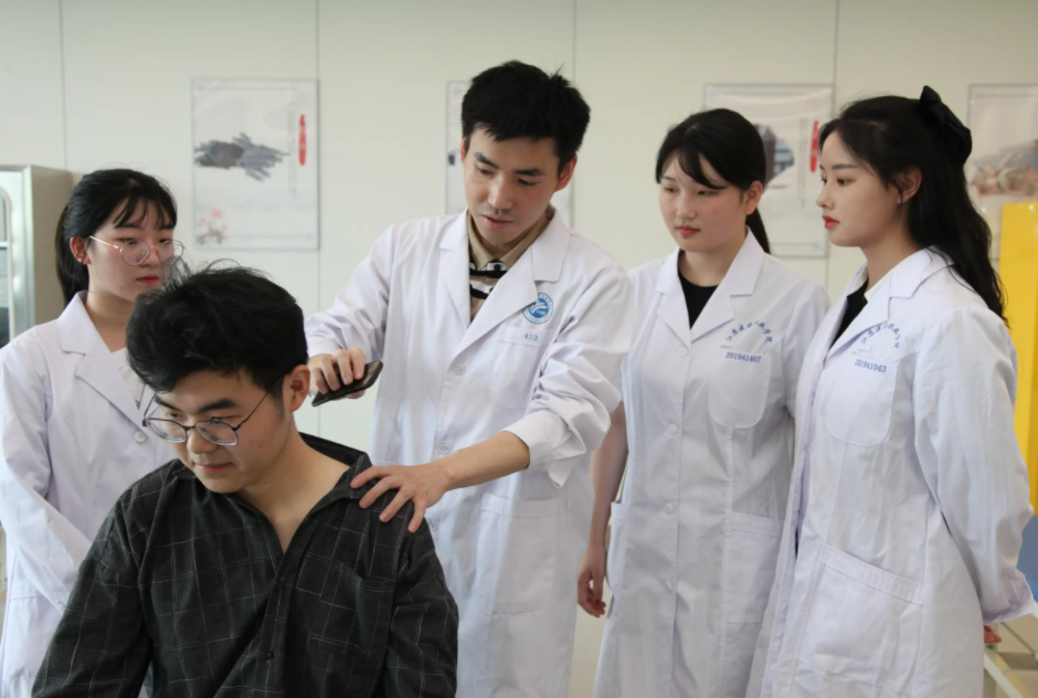 中医药大学排名出炉，前三名实力强劲，是文科生学医的首选