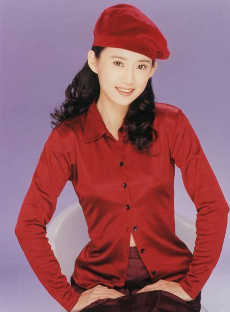 桑妮:25岁走红,35岁出家当尼姑,销声匿迹11年